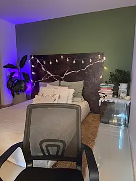 EmaSaenz online show from April 14, 10:21 pm