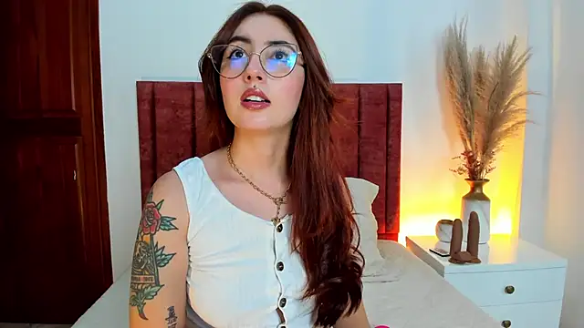 Emilywatsonn online show from October 21, 12:36 am