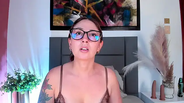 Emilywatsonn online show from December 17, 12:38 am