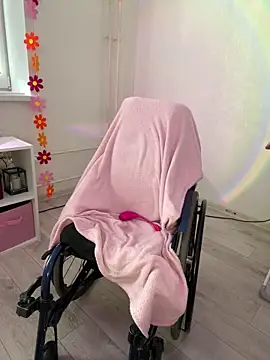 MiniSophiaa online show from April 15, 9:10 am