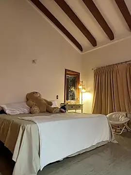 Amelia Rouse online show from January 14, 10:15 pm