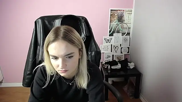 Snapshot of viktoria_lovely chatting on October 22, 9:47 am viktoria lovely online show from October 22, 9:47 am