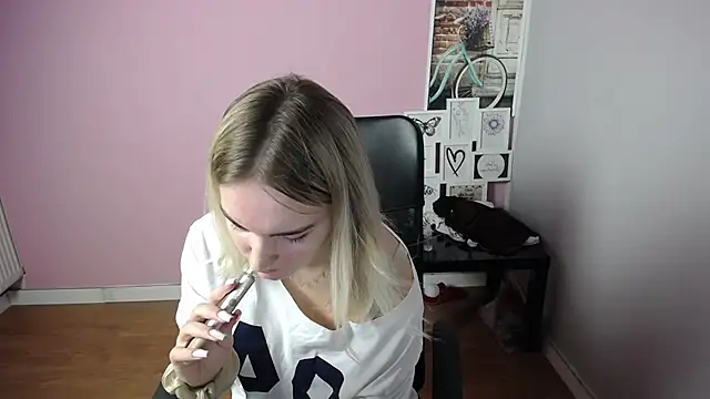 Snapshot of viktoria_lovely chatting on September 16, 7:16 am viktoria lovely online show from September 16, 7:16 am