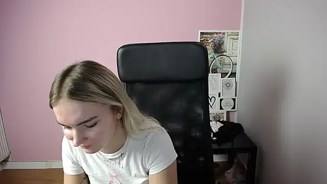 Snapshot of viktoria_lovely chatting on September 22, 7:51 am viktoria lovely online show from September 22, 7:51 am