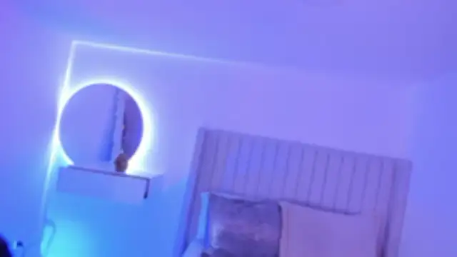 sarah-bonneth online show from December 2, 10:27 am