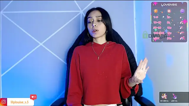 lilylouisee online show from April 6, 11:28 pm