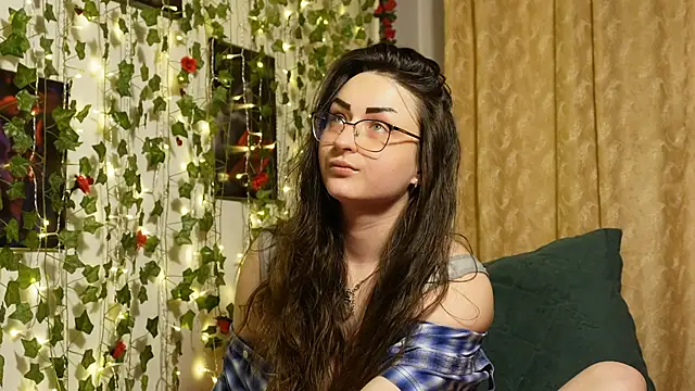 NaughtYHomemadE online show from January 14, 11:59 am