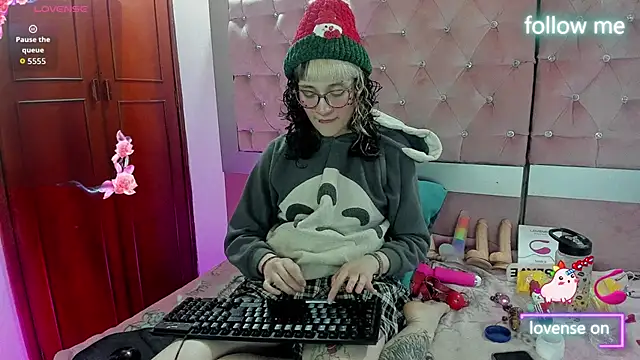 neeko princes online show from December 17, 12:31 pm