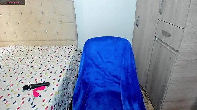 emily1  online show from March 26, 12:40 pm