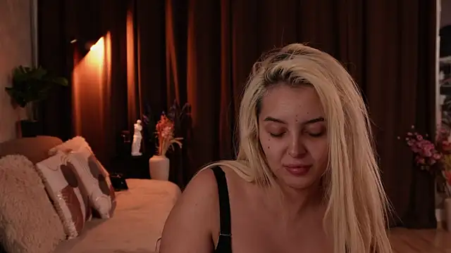 VictoriaMorrone online show from October 27, 7:30 pm