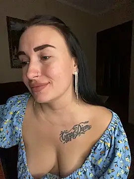 Roxana Bell online show from February 9, 9:39 pm