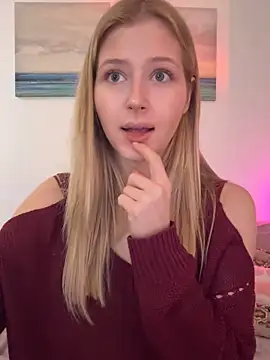 LunaRase online show from December 5, 5:03 pm