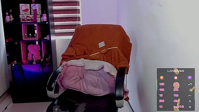 sara goodgirl13 online show from October 31, 6:23 pm