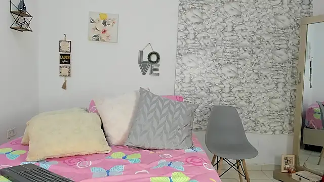 Canhela1 online show from February 12, 1:07 am