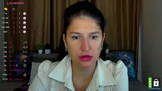 Snapshot of Alianna_Solo_Kisses chatting on October 23, 5:24 am Alianna Solo Kisses online show from October 23, 5:24 am