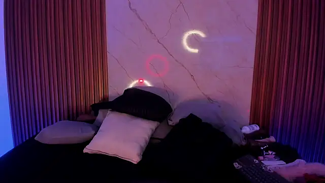 Emiilycollins online show from December 4, 2:14 am