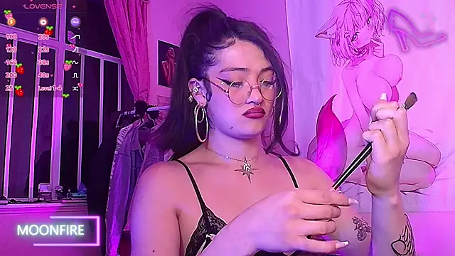 Snapshot of moonfiredancer chatting on September 17, 4:43 am moonfiredancer online show from September 17, 4:43 am