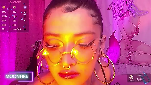 Snapshot of moonfiredancer chatting on September 30, 6:52 am moonfiredancer online show from September 30, 6:52 am