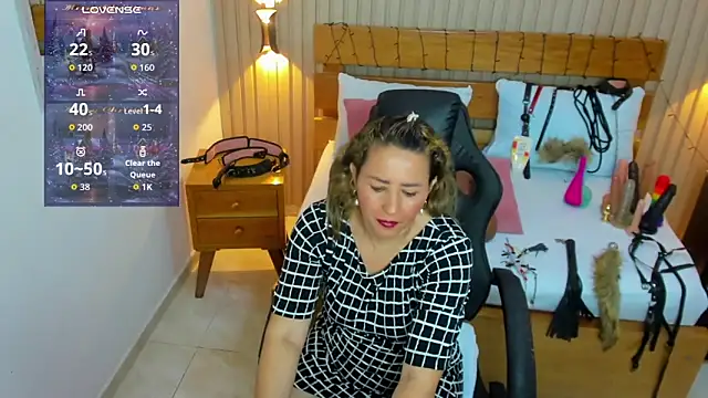 luciana ballesteros  online show from December 15, 12:32 pm