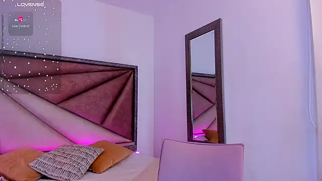 FaloonRoussel online show from October 30, 6:53 pm