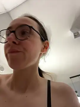 MartiniiSelenna online show from April 11, 6:30 am