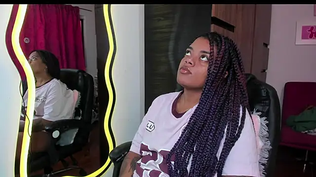 ladyrd1 online show from November 5, 6:13 pm