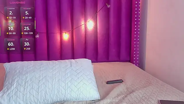 littleebonny online show from October 22, 12:43 pm