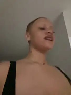 Snapshot of Charlotee_ chatting on October 16, 9:12 am Charlotee  online show from October 16, 9:12 am