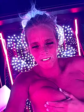 vixendoll87 online show from November 6, 12:16 am