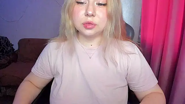 Snapshot of Milafoxxxy chatting on October 29, 5:56 am Milafoxxxy online show from October 29, 5:56 am