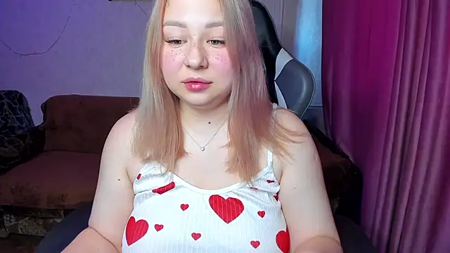 Snapshot of Milafoxxxy chatting on October 14, 9:12 am Milafoxxxy online show from October 14, 9:12 am