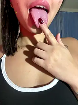 Kimmymadison- online show from November 29, 4:49 am