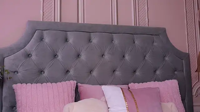 LucyAddison online show from March 31, 1:00 pm