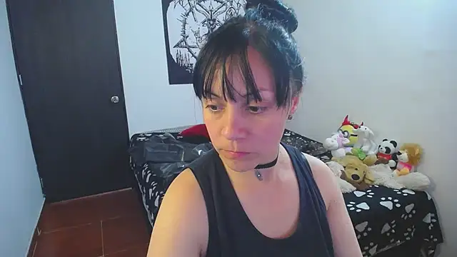 lili peach online show from March 10, 7:40 pm