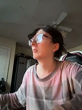 YandereDemon online show from November 16, 8:20 pm