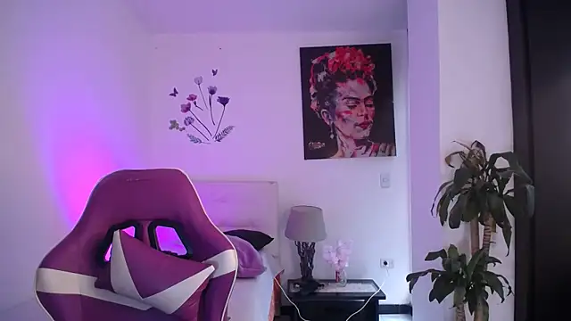 esmeraldaa230 online show from March 27, 8:09 pm