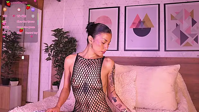 LunaRuso online show from March 25, 8:45 pm