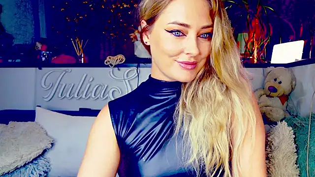  JuliaSpace  online show from September 15, 4:25 pm