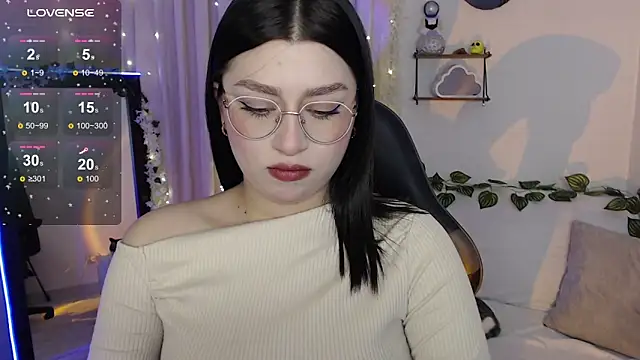 mily thomson b  online show from November 21, 2:35 am