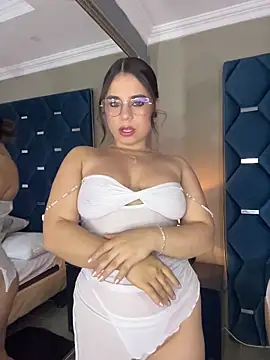 ThaniaJones online show from March 29, 12:37 pm