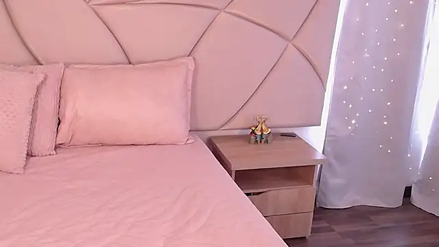 ValleryC online show from September 19, 1:32 pm