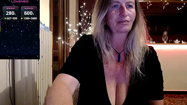 JennaDeluxe online show from March 18, 4:06 am