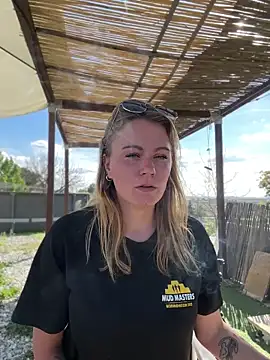 selenaluvv online show from April 19, 3:56 pm