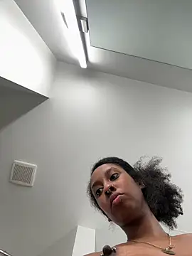 Your Paris online show from February 1, 9:46 pm