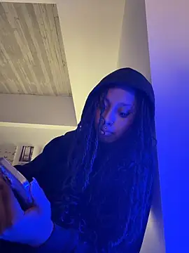 Your Paris online show from April 8, 3:30 am