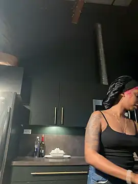 Your Paris online show from February 7, 10:46 pm