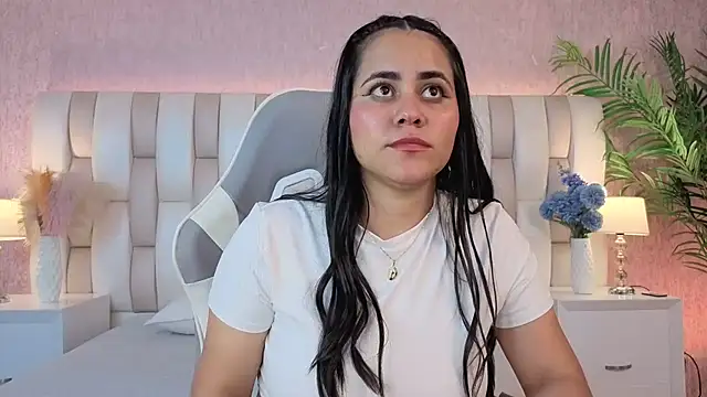 Brenda Garcia online show from September 20, 3:27 am