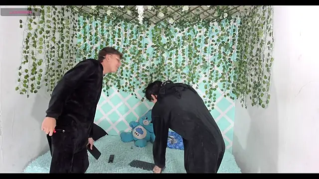 oliverhot2005 online show from December 5, 7:48 pm