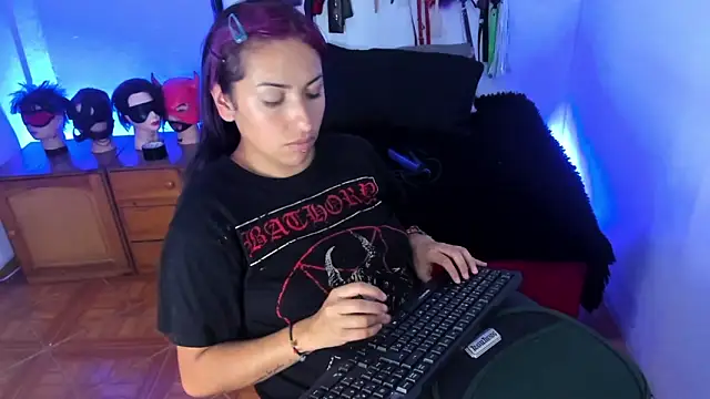 LucyStrike  online show from December 13, 11:21 pm