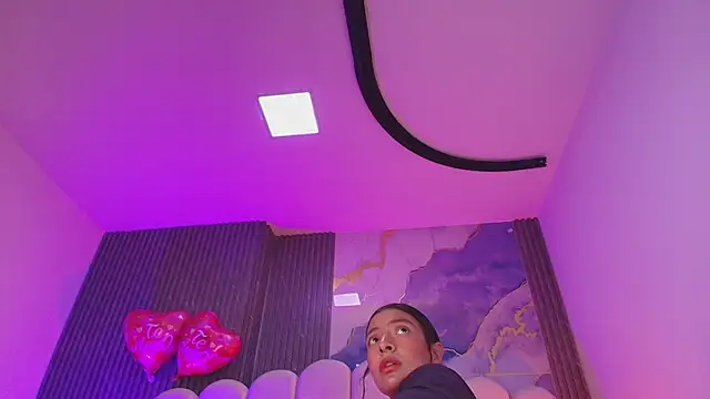 hot dione online show from March 6, 8:15 pm